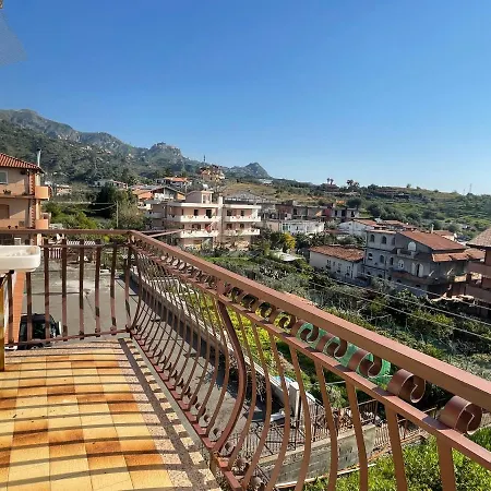 Pipa's Suntrap Apartment Taormina