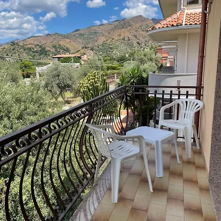 Pipa's Suntrap Apartment Taormina